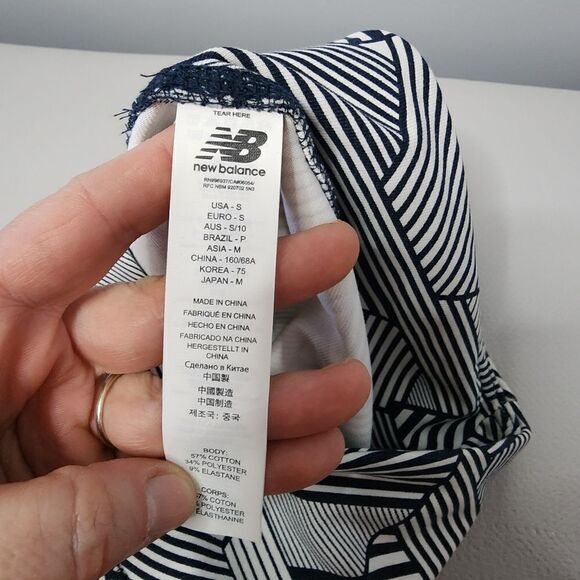 New Balance Black And White Geometric leggings with pockets Small - Picture 8 of 9